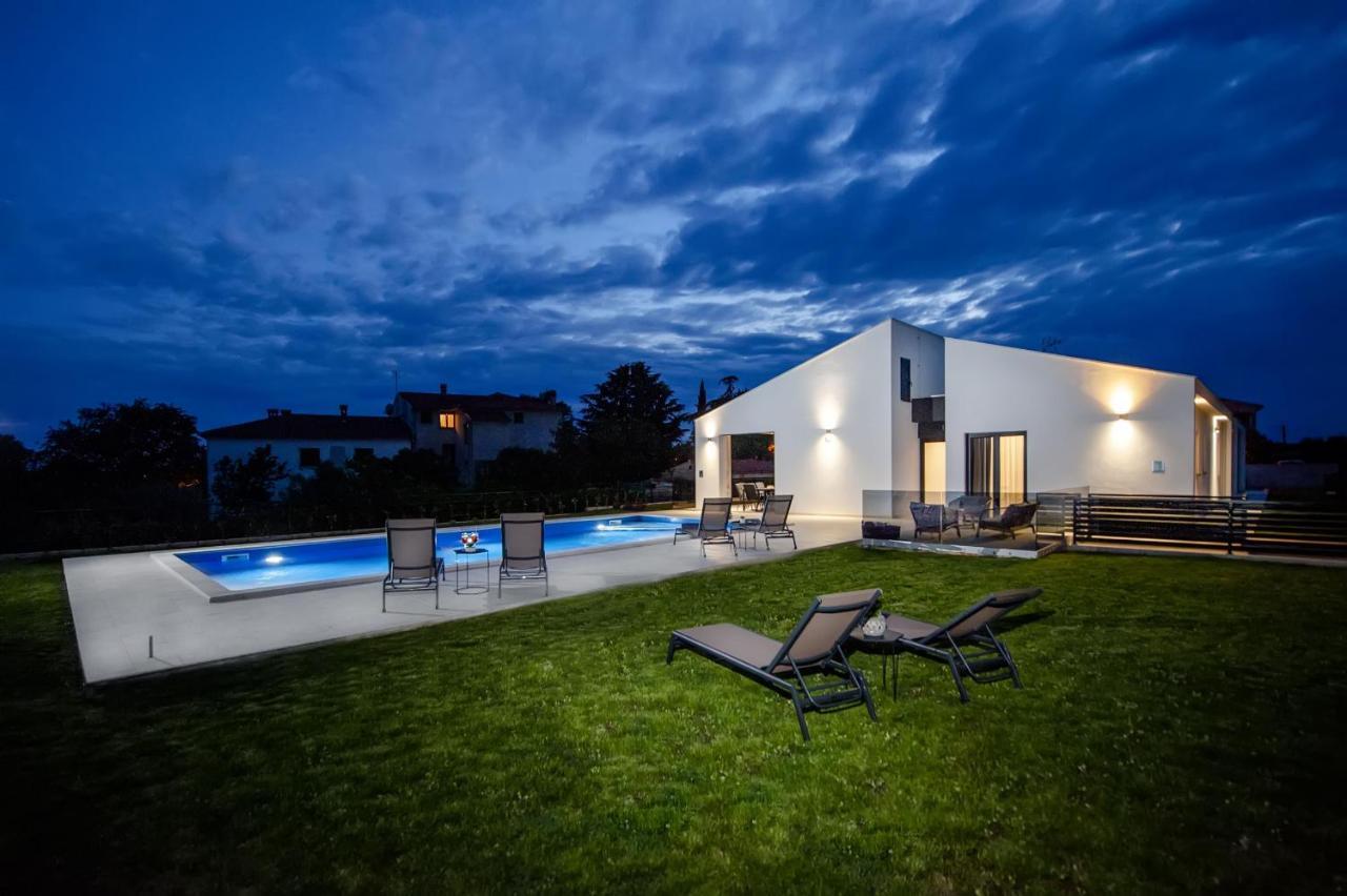 Villa Xo โรวีน ภายนอก รูปภาพ
