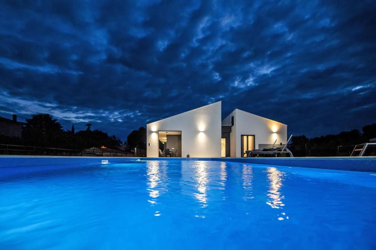 Villa Xo โรวีน ภายนอก รูปภาพ