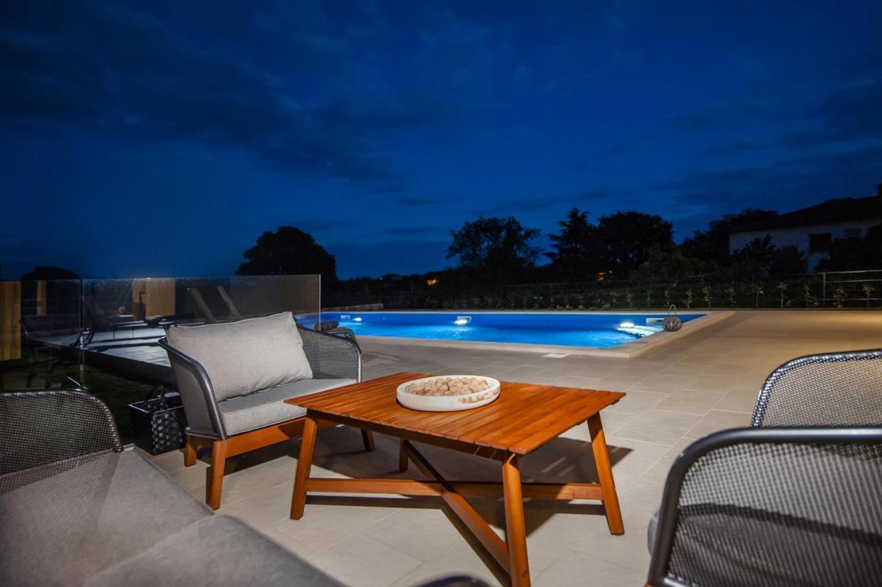Villa Xo โรวีน ภายนอก รูปภาพ